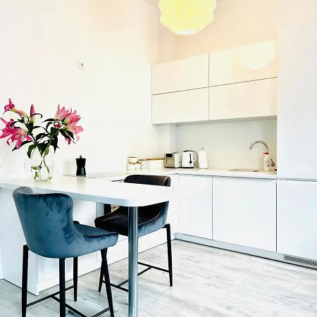 Sunny Gem In Heart Of The City